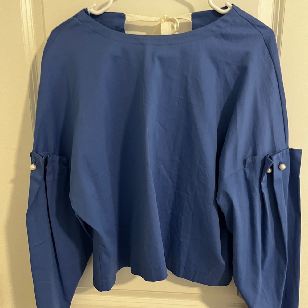 Dilvin Blue top with pearl details